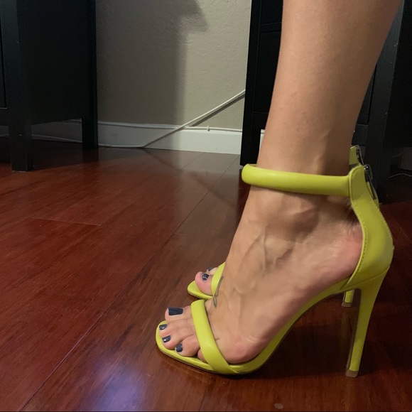 Women Heels - Picture 5 of 5